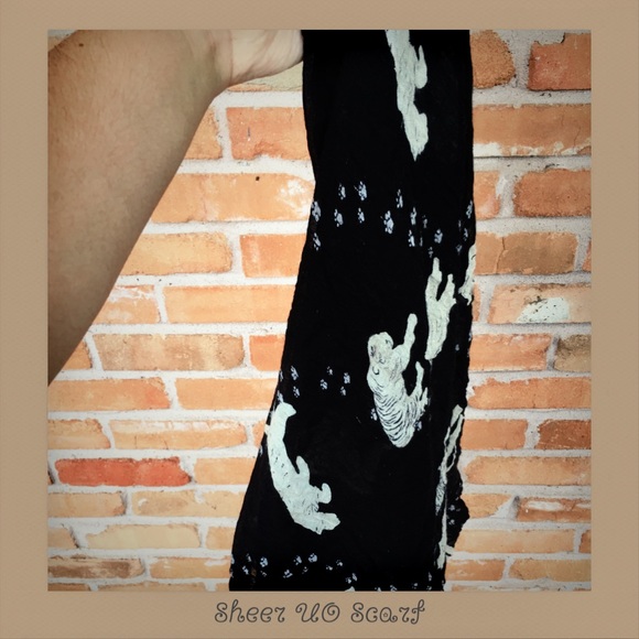 Sheer UO Scarf - Picture 3 of 3